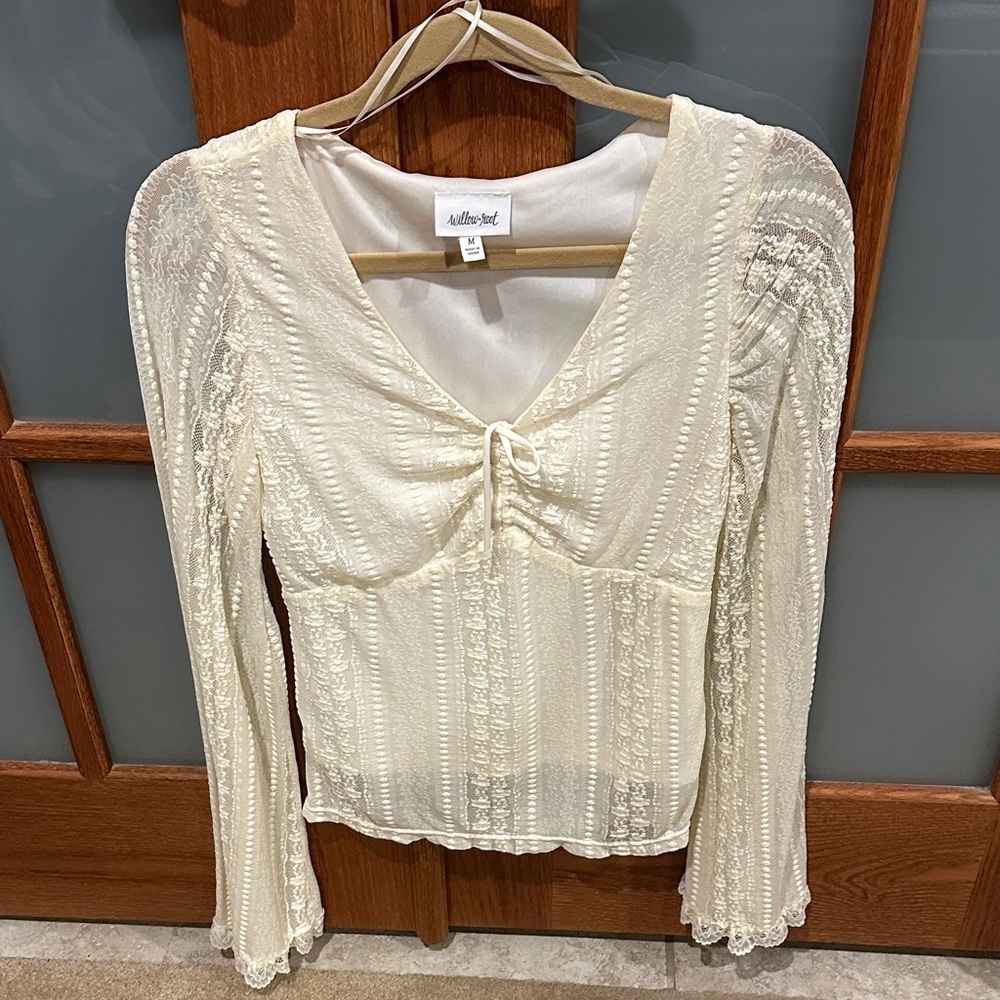 NWOT!! Elegant Lace Detail Blouse in Cream - Picture 3 of 7